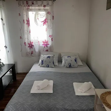 Vijugica With Balcony Apartment Split